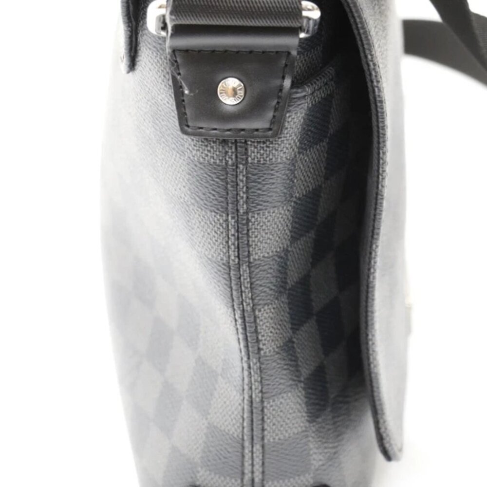 Louis Vuitton District Damier Graphite Messenger Bag - Black/Grey *READ* - Picture 14 of 16